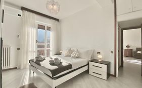Lake View Apartment - Parking Included